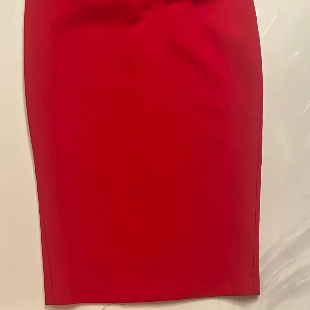 Zara Elegant Red Off-Shoulder Dress - Picture 3 of 8